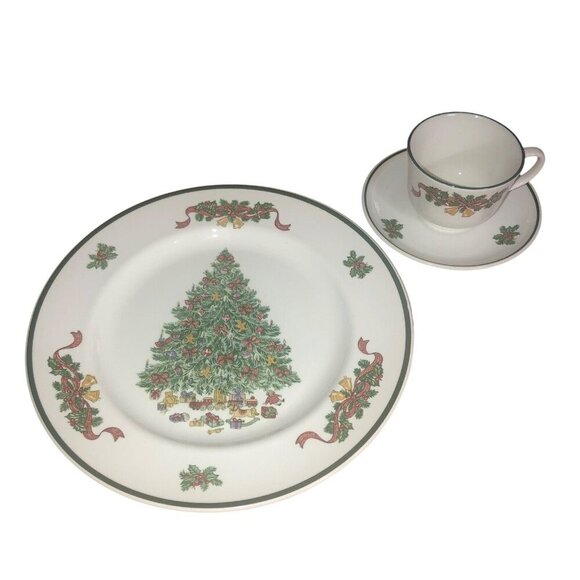 JOHNSON BROTHERS "Victorian Christmas" Set 3 Plate Saucer Cup Dinnerware England - Picture 1 of 5